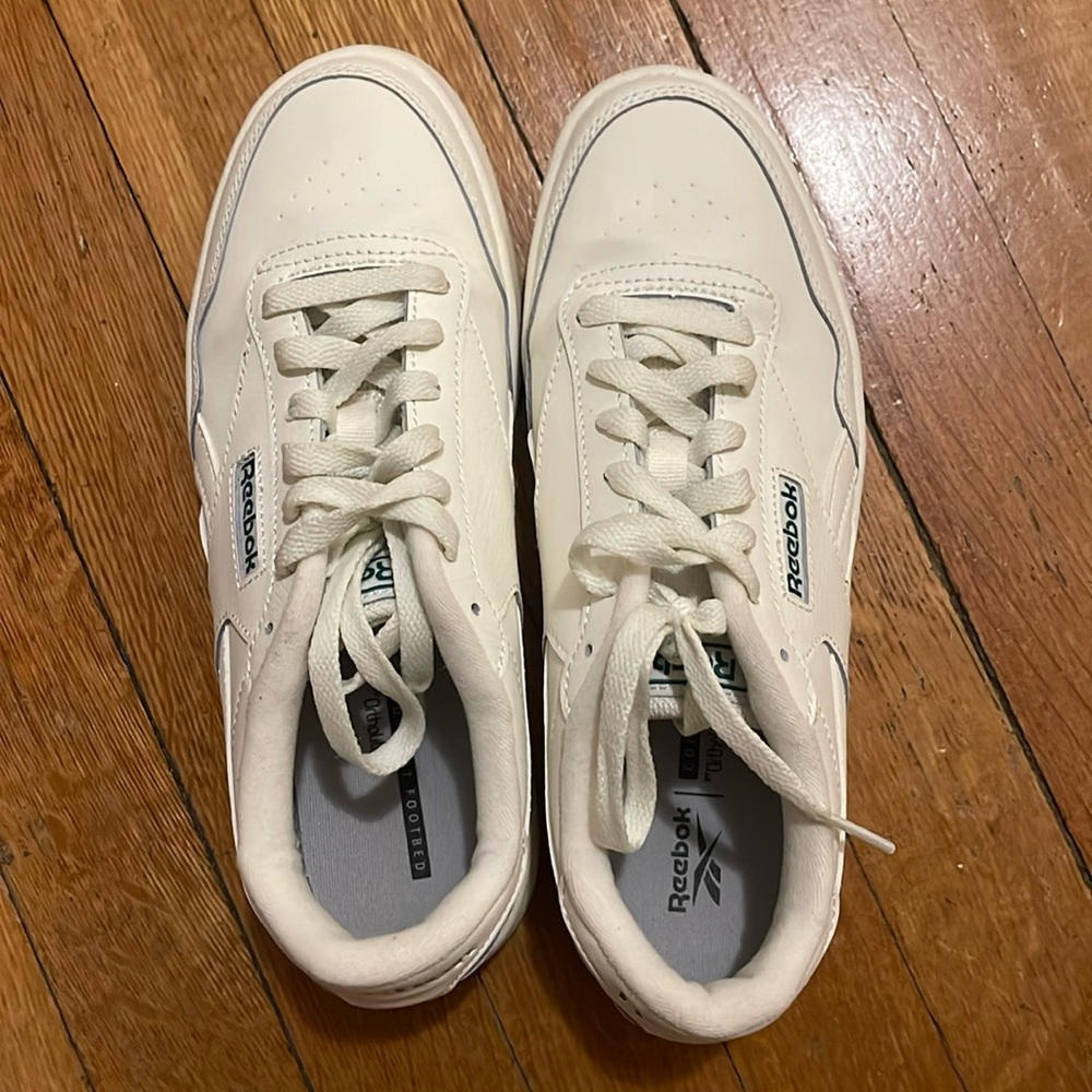 Reebok Green and Cream Court Advance Shoes! Used twice! Size 7,5